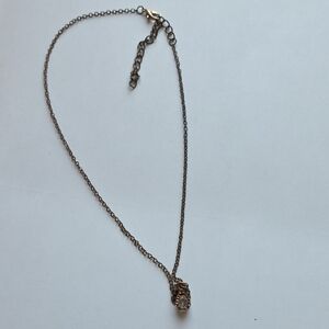 Elegant Gold Pendant Necklace